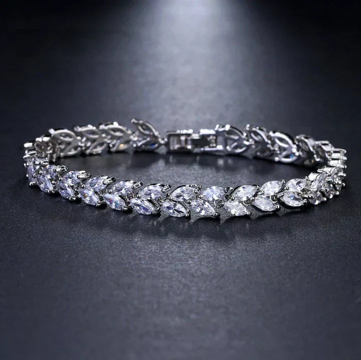 Gold Leaf Bracelet | Delicate Botanical Design for Everyday Elegance