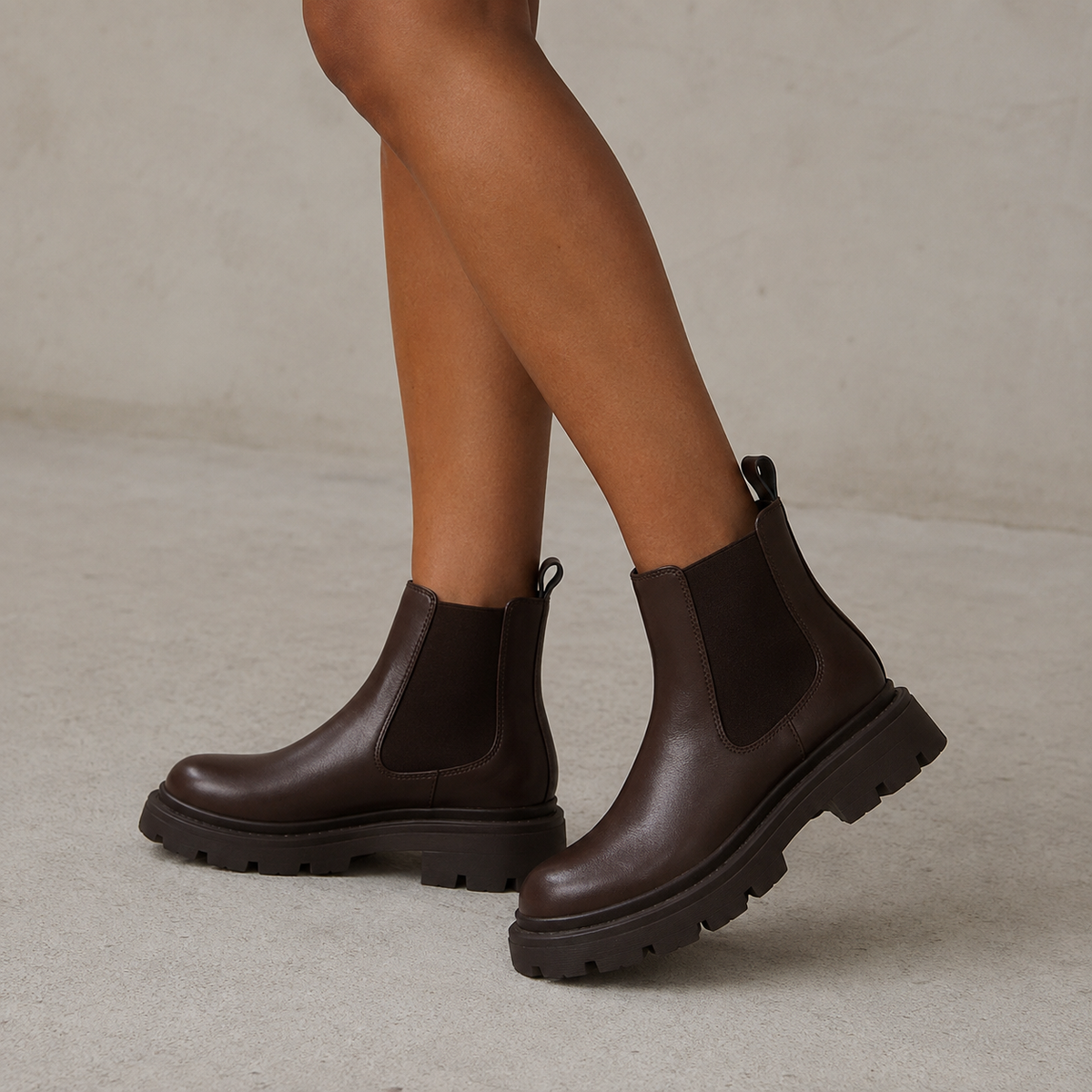 Unisex Chelsea Boots, Chunky Lug Sole, Pull Tabs
