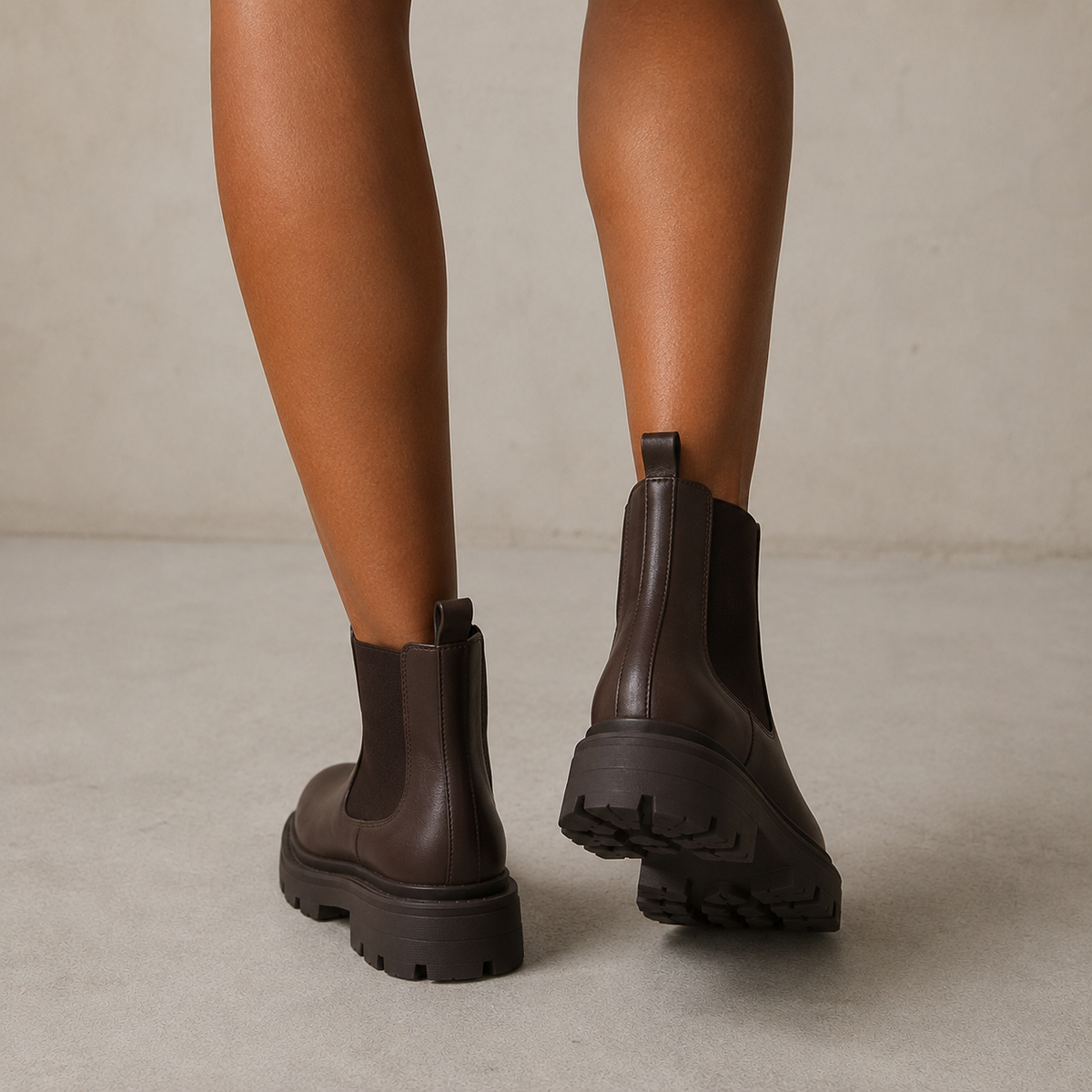 Unisex Chelsea Boots, Chunky Lug Sole, Pull Tabs
