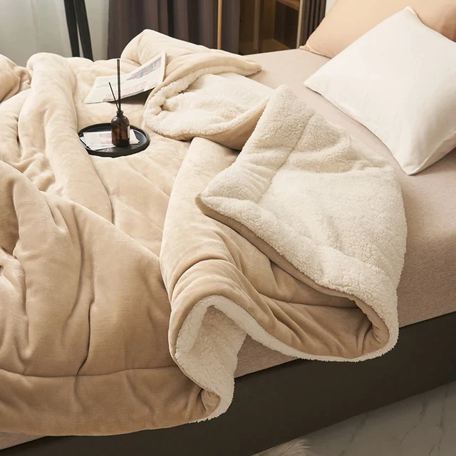 Cozy Double-Sided Plush Fleece Blanket with Sherpa and Quilted Design