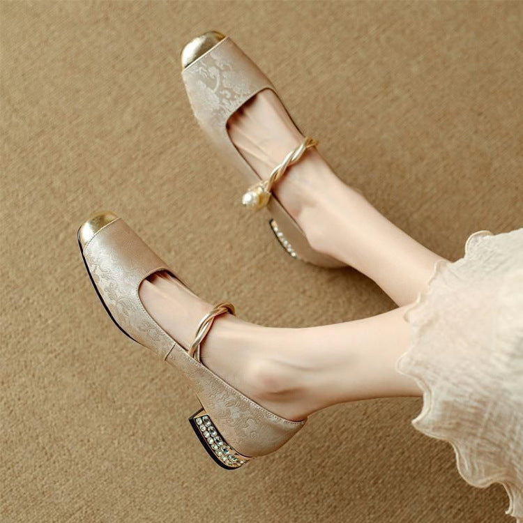 Naila Pumps