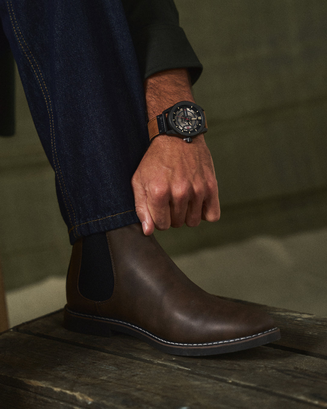 Unisex Chelsea Boots, Elastic Side Panels, Pull Tabs