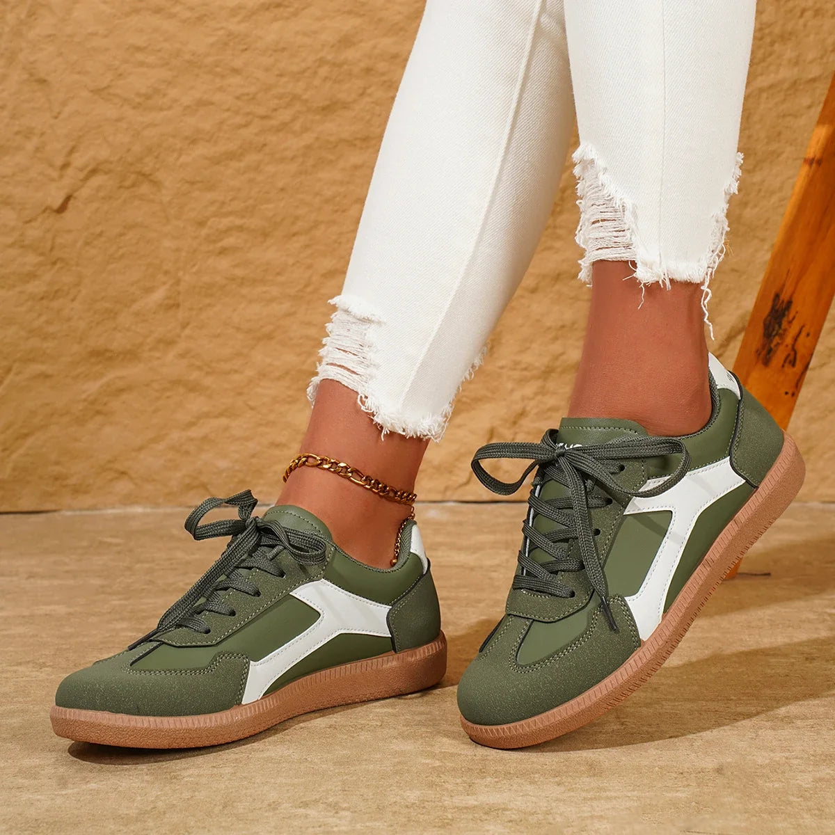 Vionni Sneakers