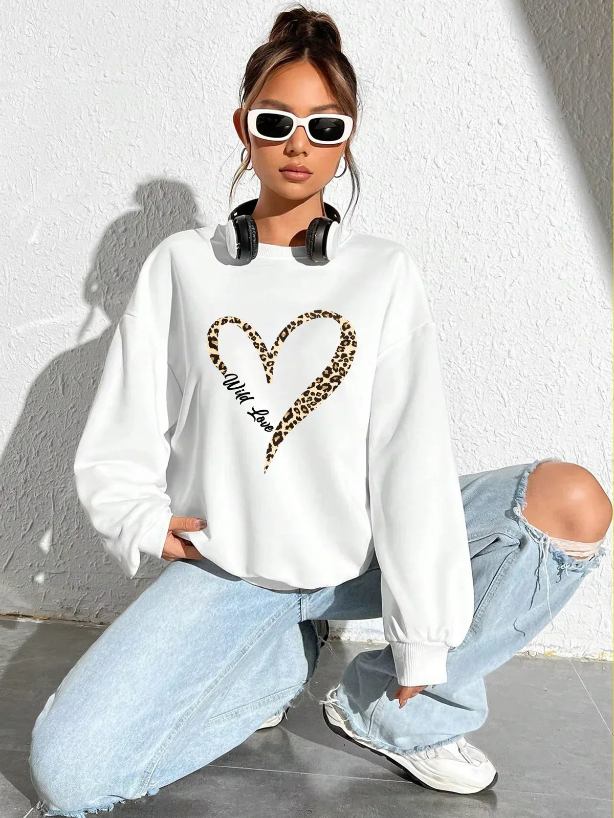 Women's Leopard Heart Graphic Sweatshirt, Crew Neck, Long Sleeves