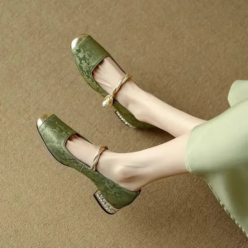 Naila Pumps