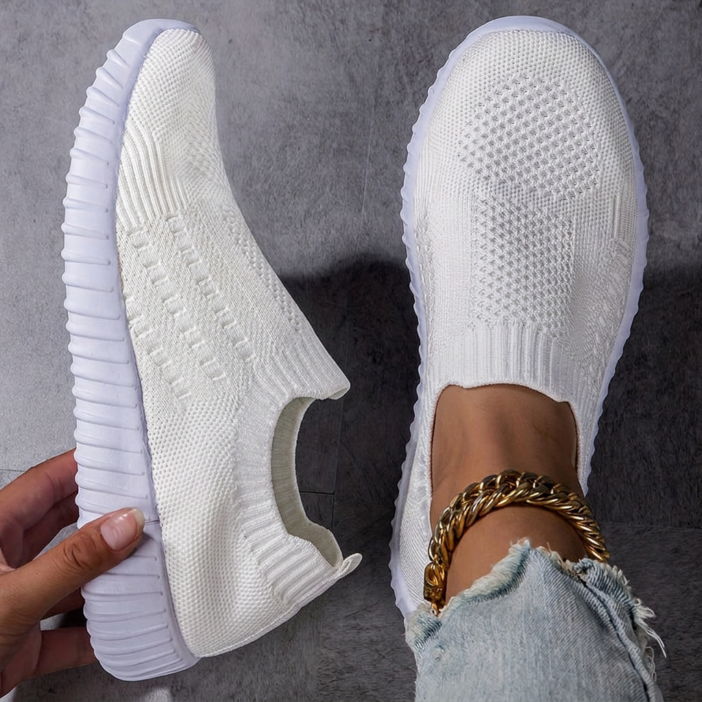 Ultra-lightweight non-slip sneakers