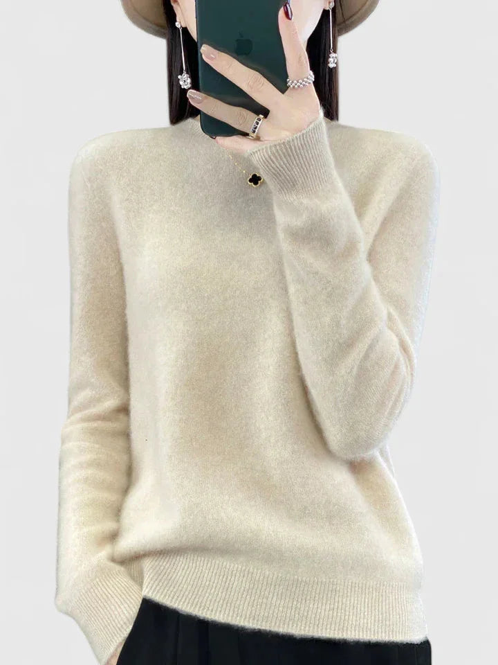 Women's comfortable crew neck knit sweater