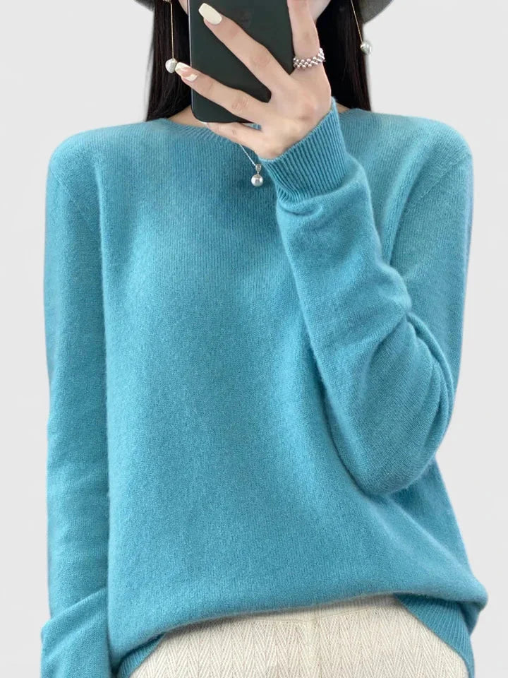Women's comfortable crew neck knit sweater