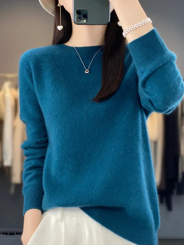Women's comfortable crew neck knit sweater