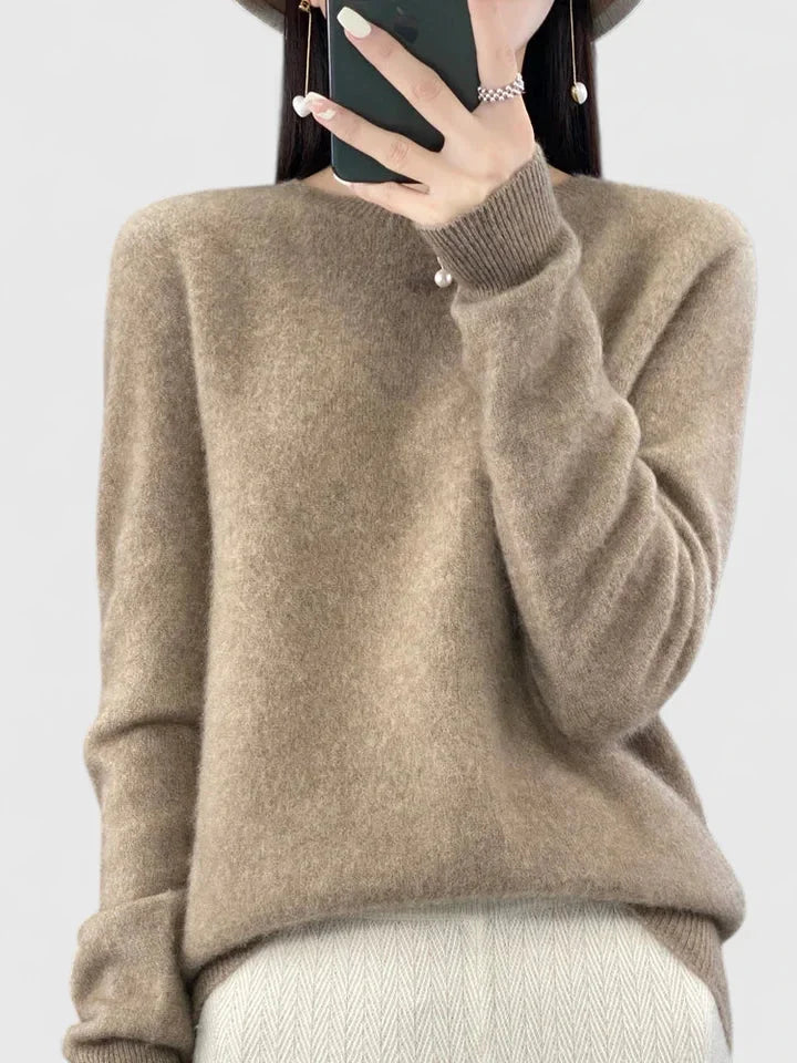 Women's comfortable crew neck knit sweater