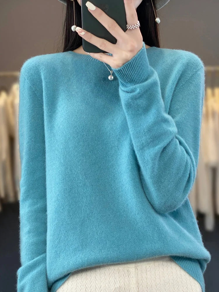 Women's comfortable crew neck knit sweater
