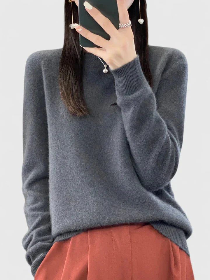 Women's comfortable crew neck knit sweater