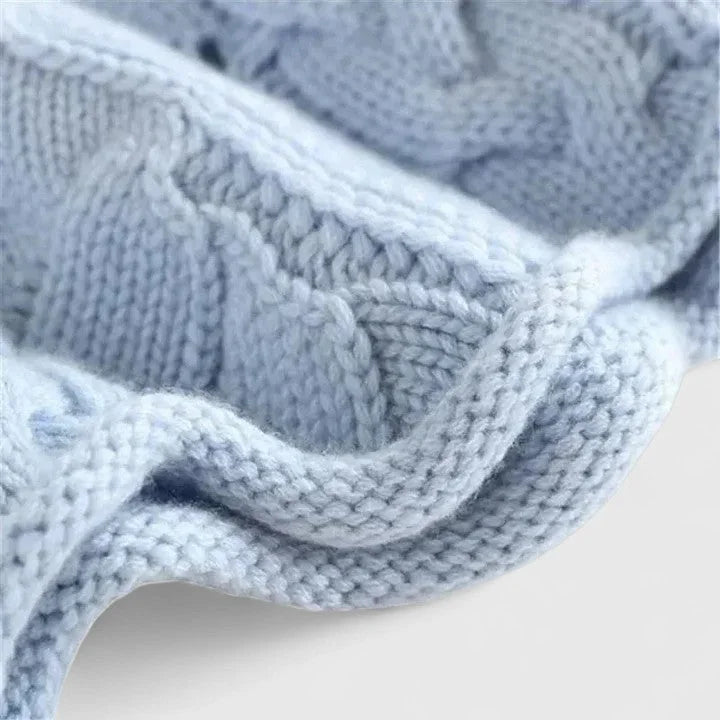 Women's elegant roll neck cable knit sweater
