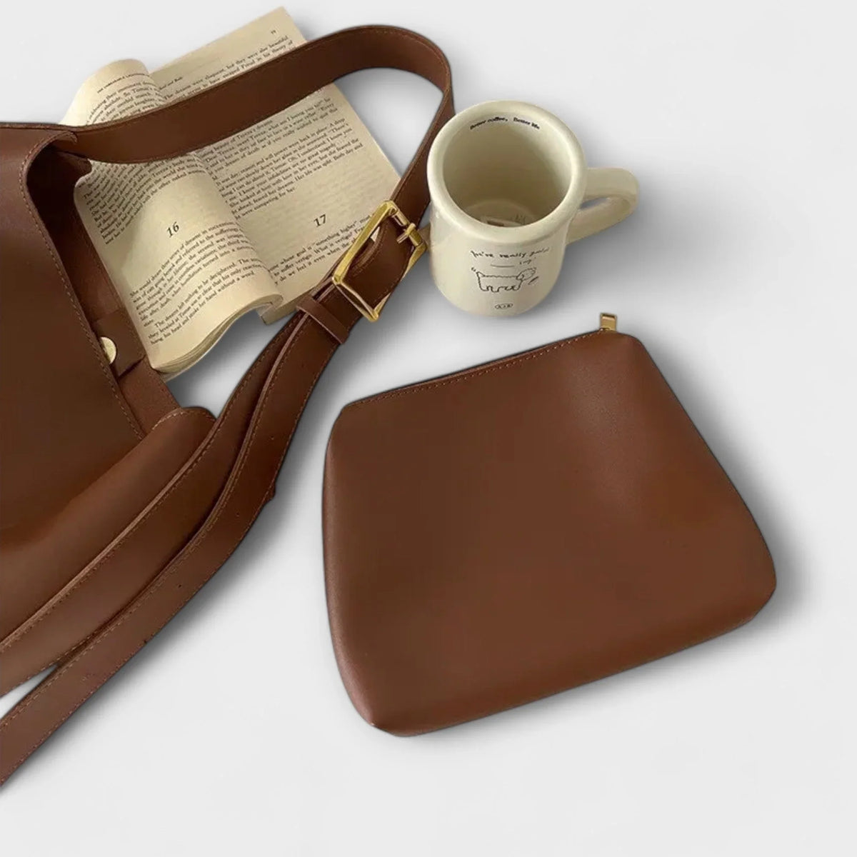 Elegant leather shoulder bag
