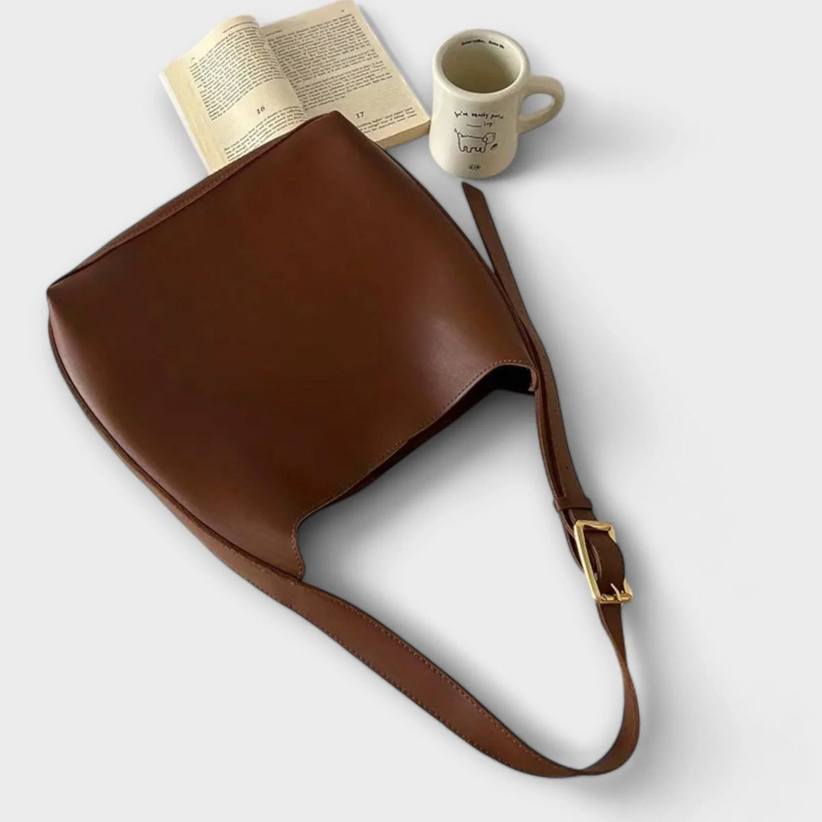Elegant leather shoulder bag