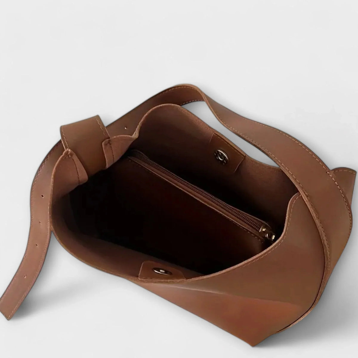 Elegant leather shoulder bag