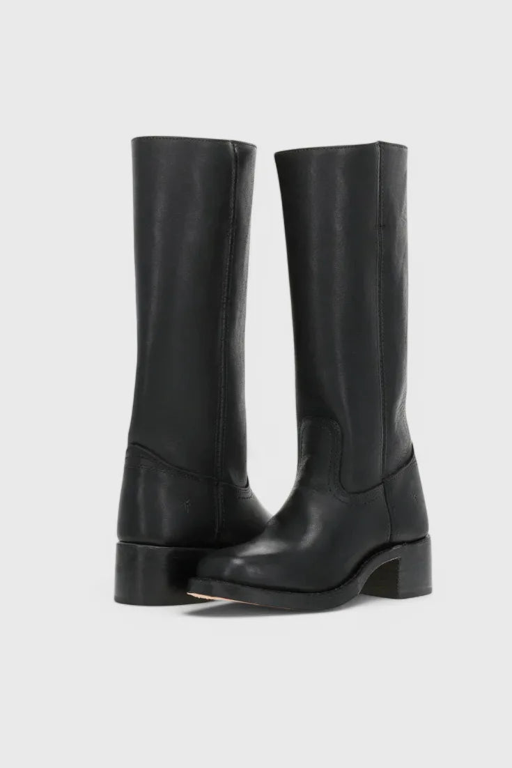 Modern Classic Boots for All-Season Wear