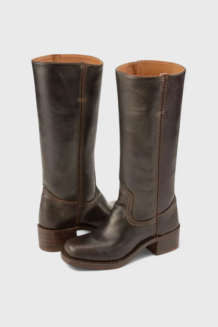 Modern Classic Boots for All-Season Wear