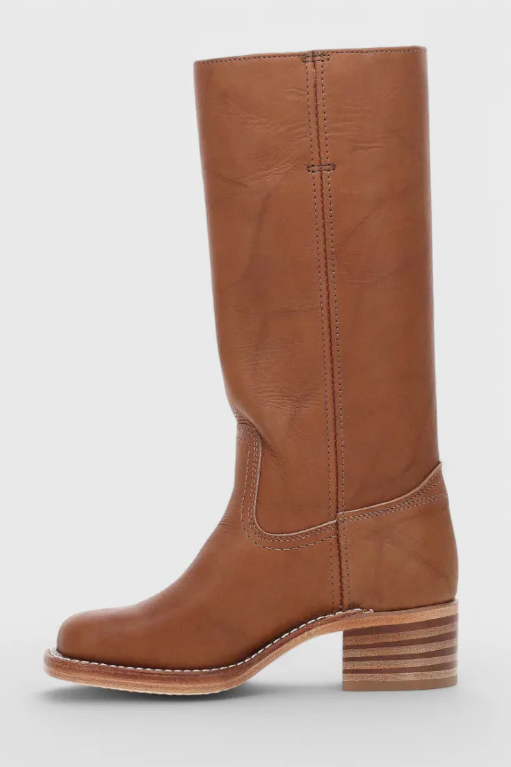 Modern Classic Boots for All-Season Wear