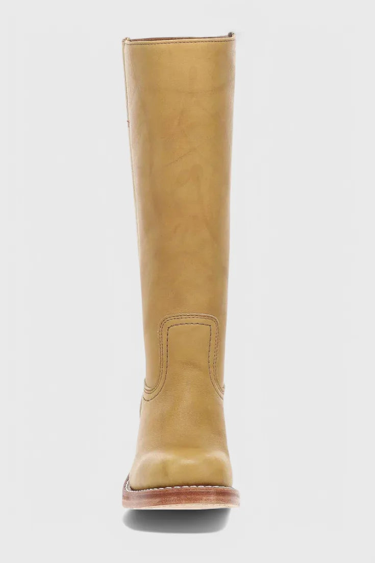 Modern Classic Boots for All-Season Wear