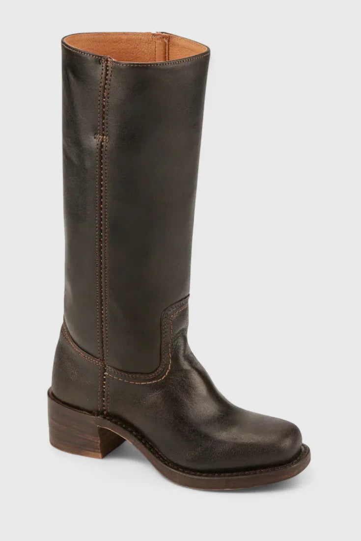 Modern Classic Boots for All-Season Wear