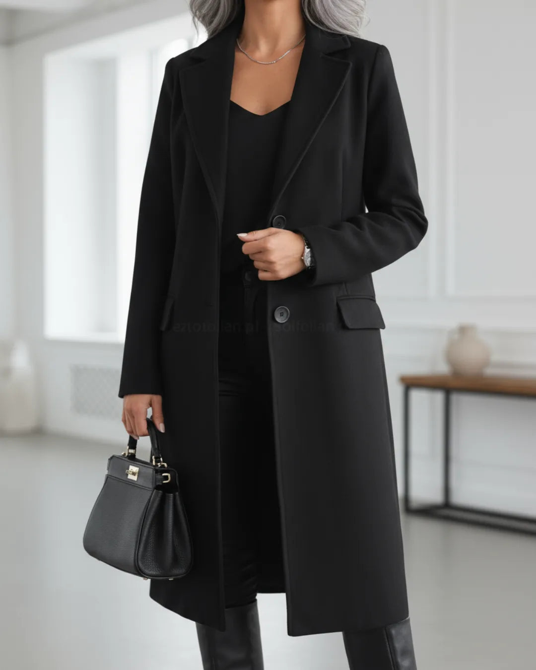 Women's button-front notch lapel wool coat with flap pockets