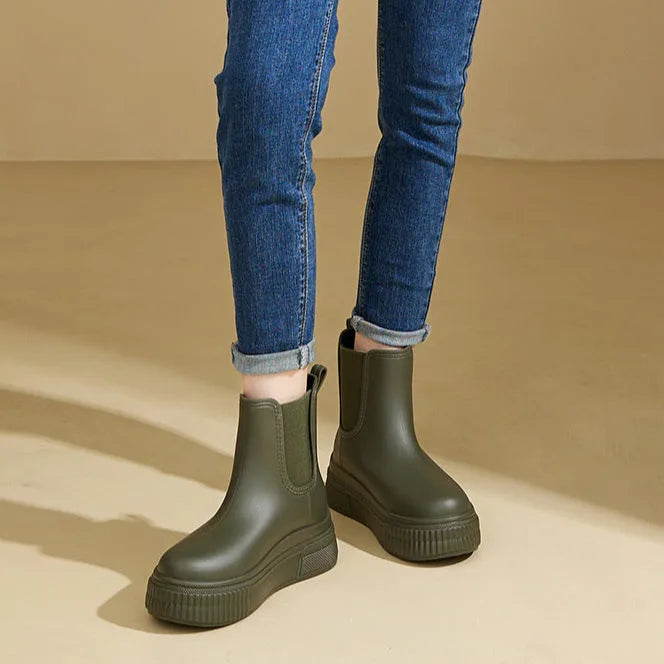 Women's chelsea boots with chunky platform sole