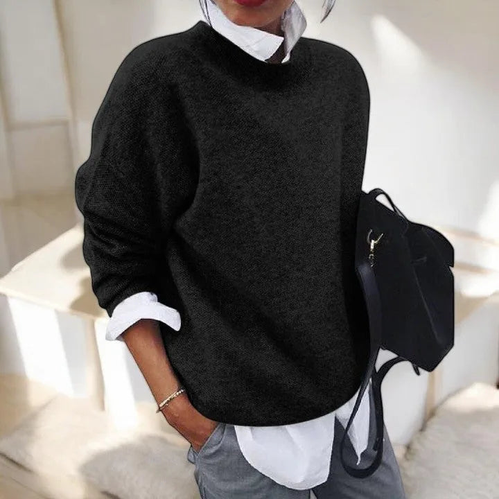 Women's crew neck oversized knit sweater with ribbed cuffs