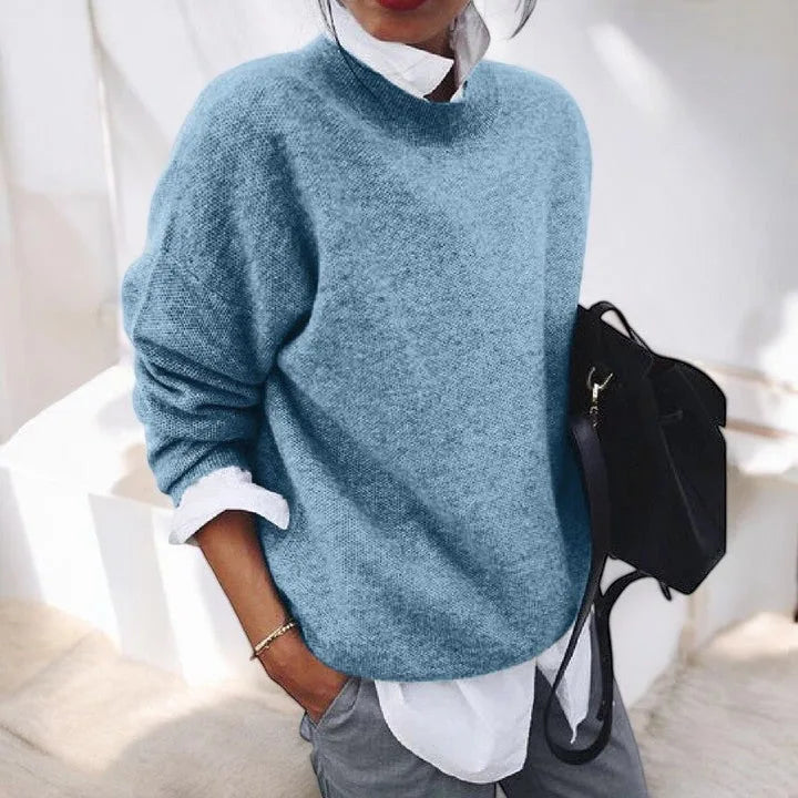 Women's crew neck oversized knit sweater with ribbed cuffs