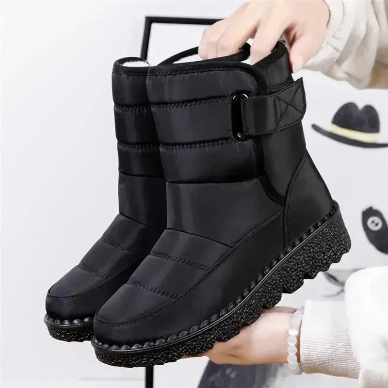 Women's quilted waterproof ankle boots