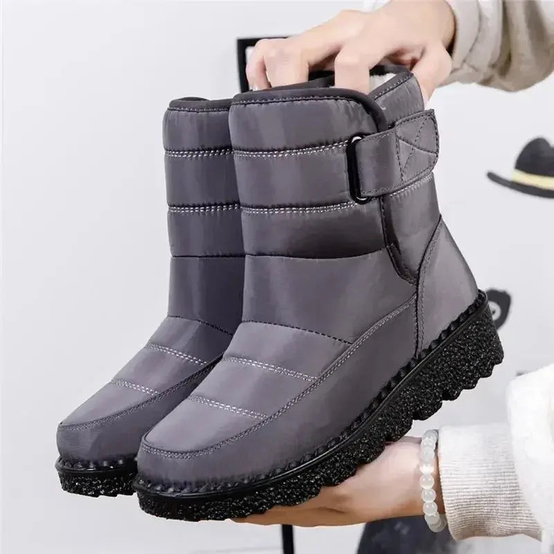 Women's quilted waterproof ankle boots
