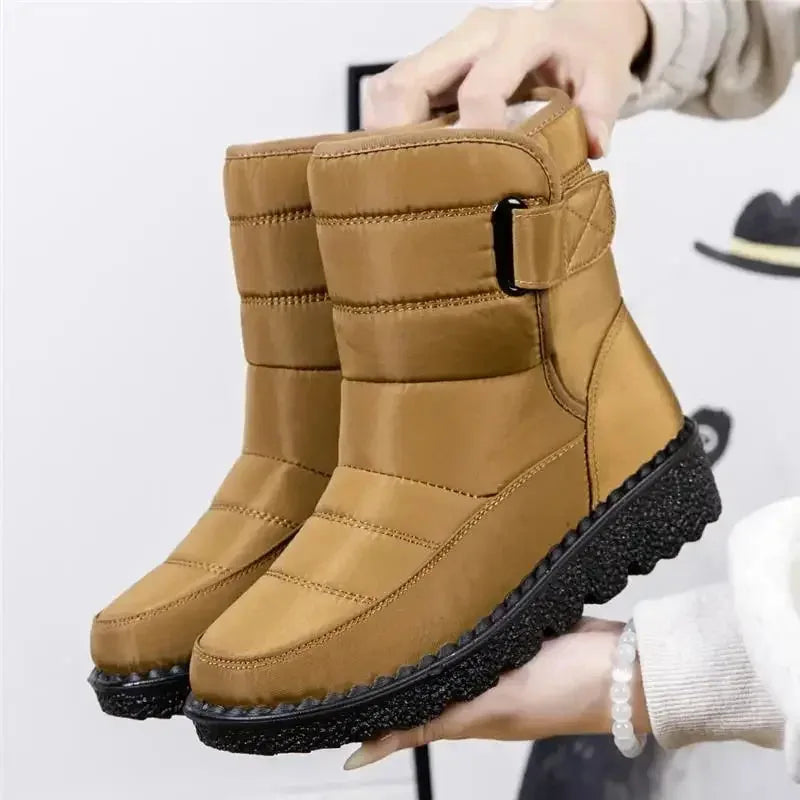 Women's quilted waterproof ankle boots