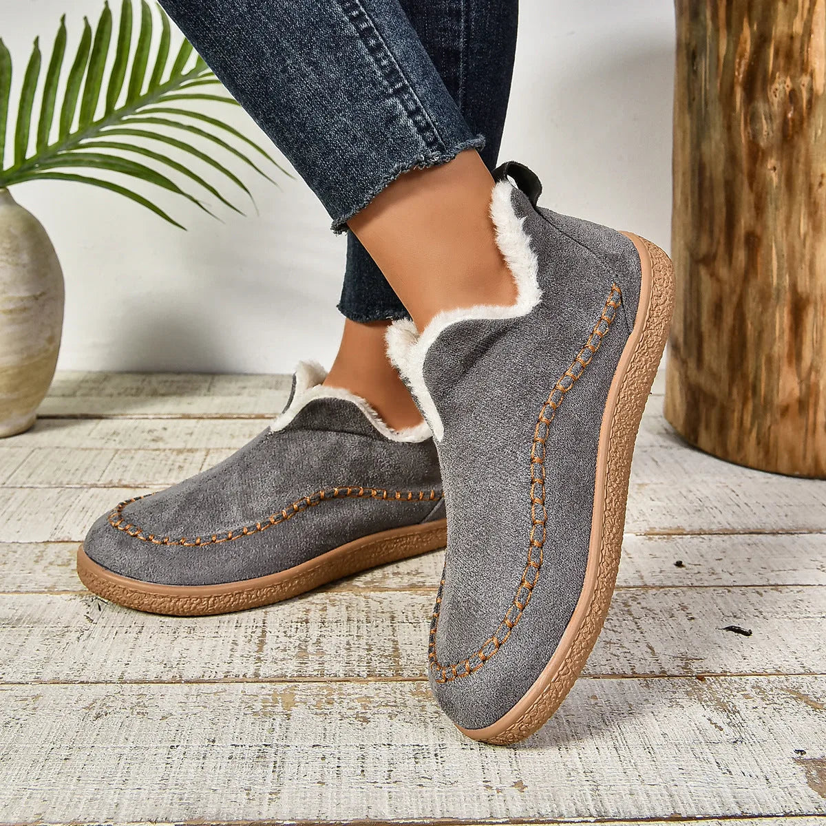 Women's suede ankle boots with faux fur lining