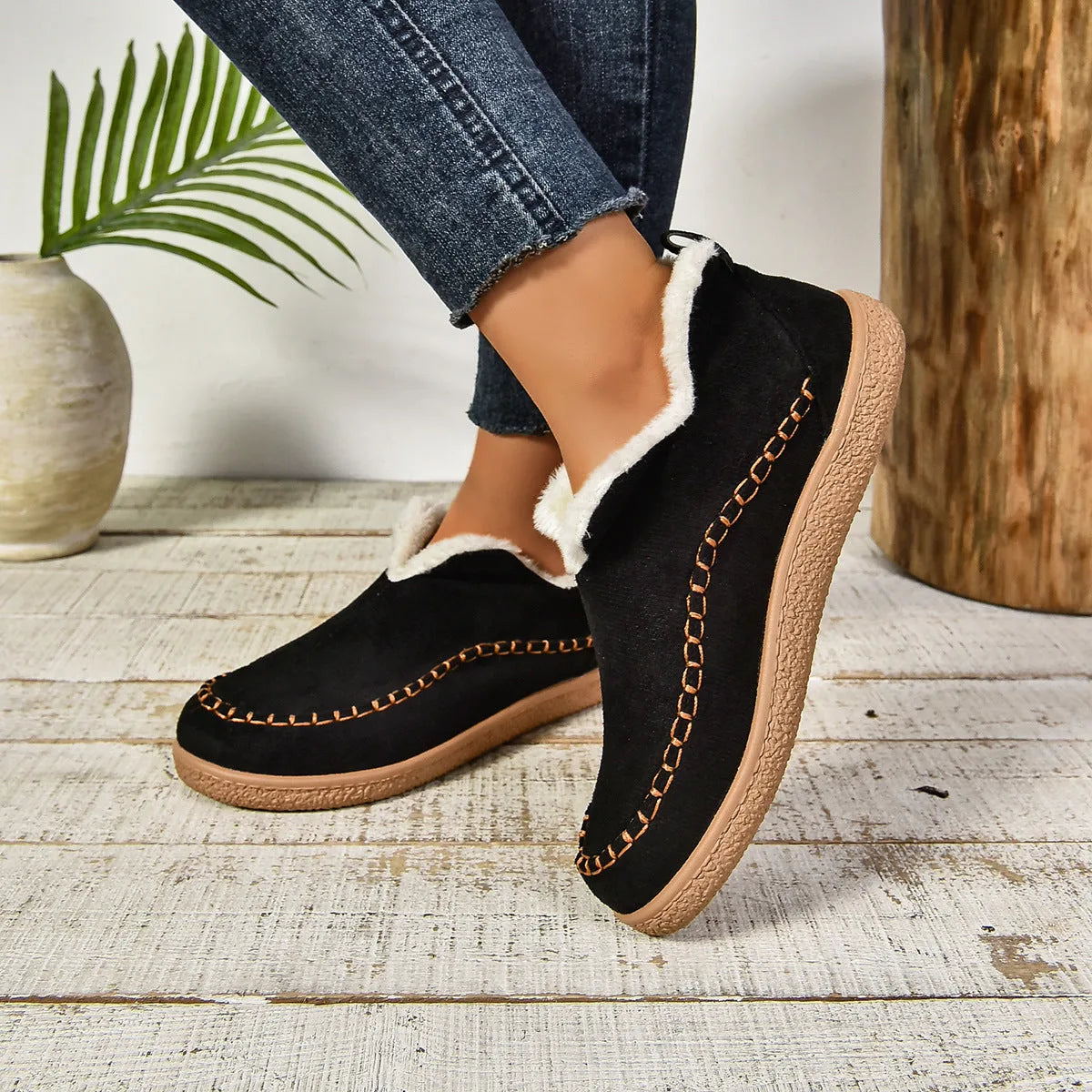 Women's suede ankle boots with faux fur lining