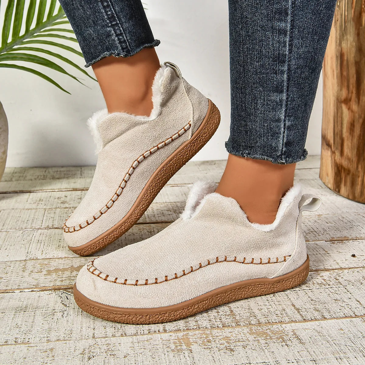 Women's suede ankle boots with faux fur lining