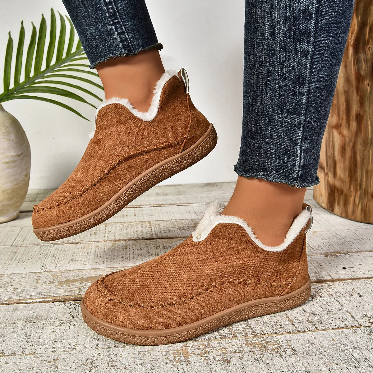 Women's suede ankle boots with faux fur lining