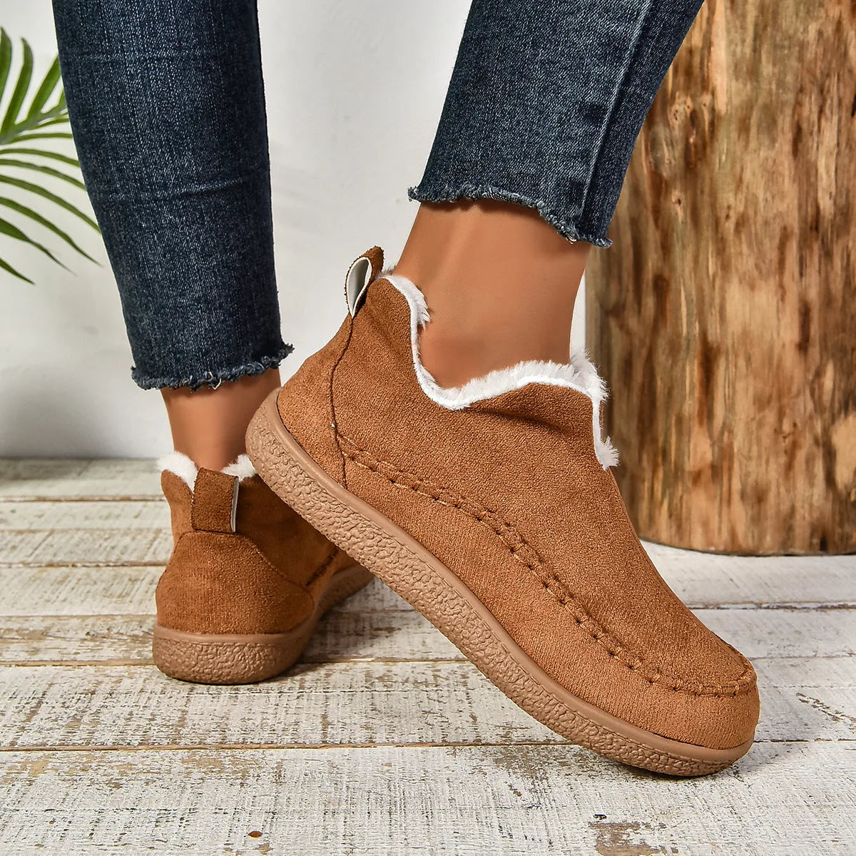 Women's suede ankle boots with faux fur lining