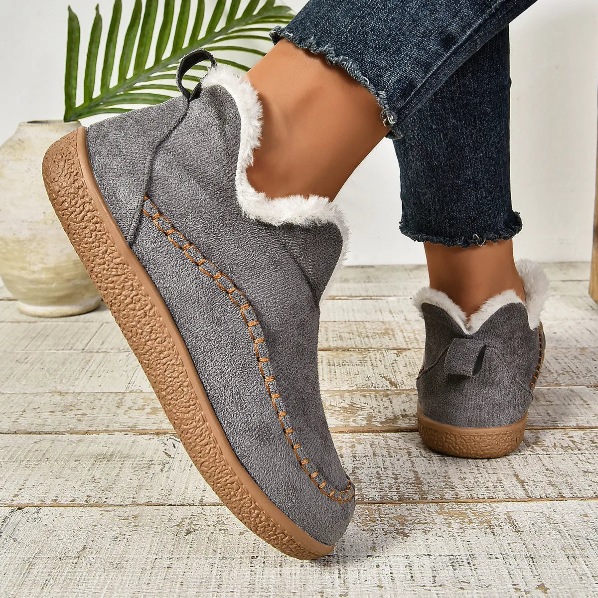 Women's suede ankle boots with faux fur lining