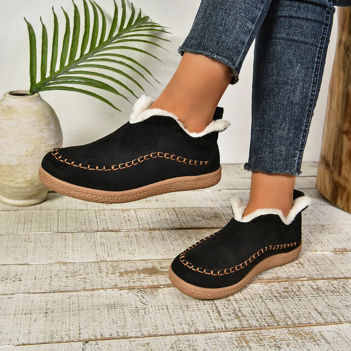 Women's suede ankle boots with faux fur lining