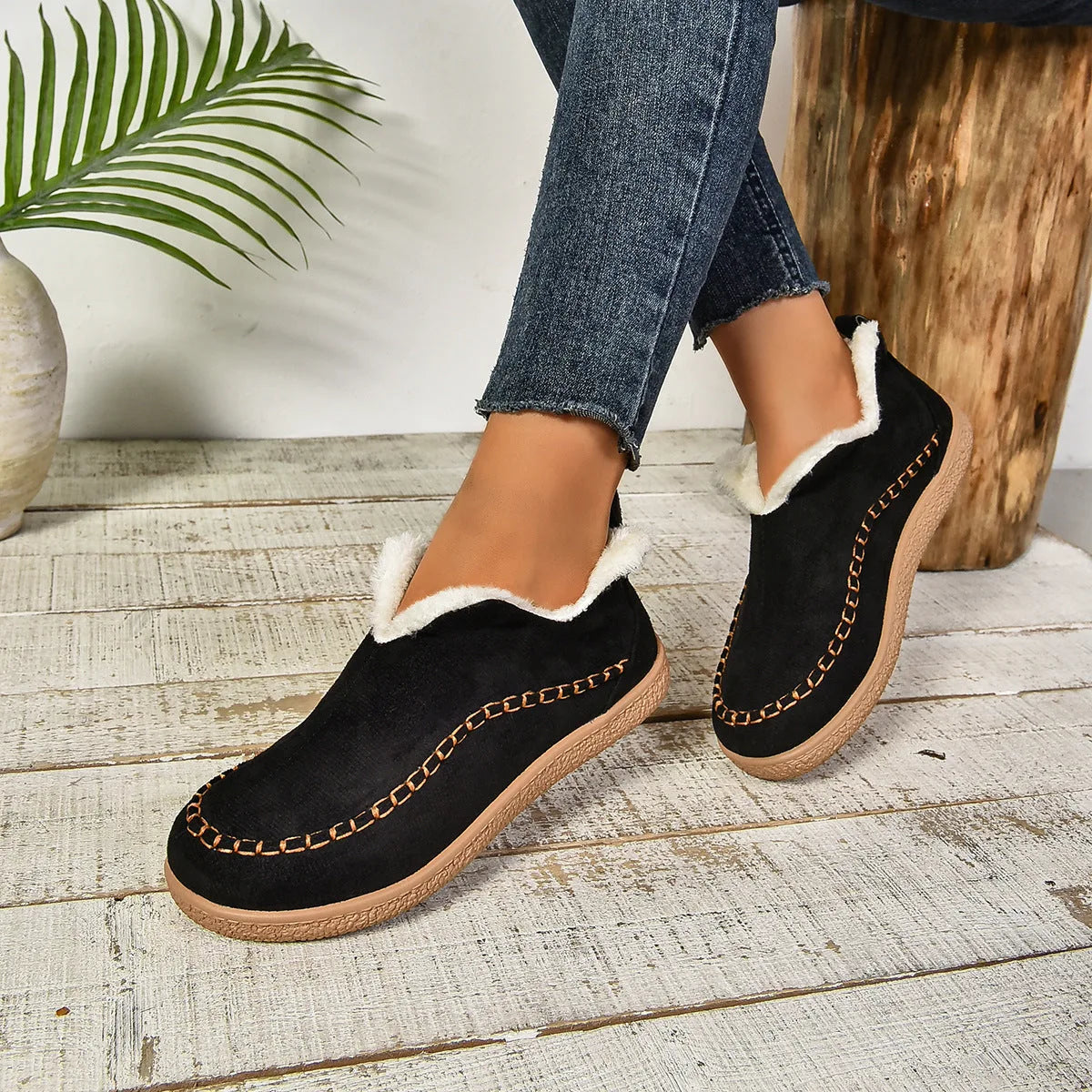 Women's suede ankle boots with faux fur lining