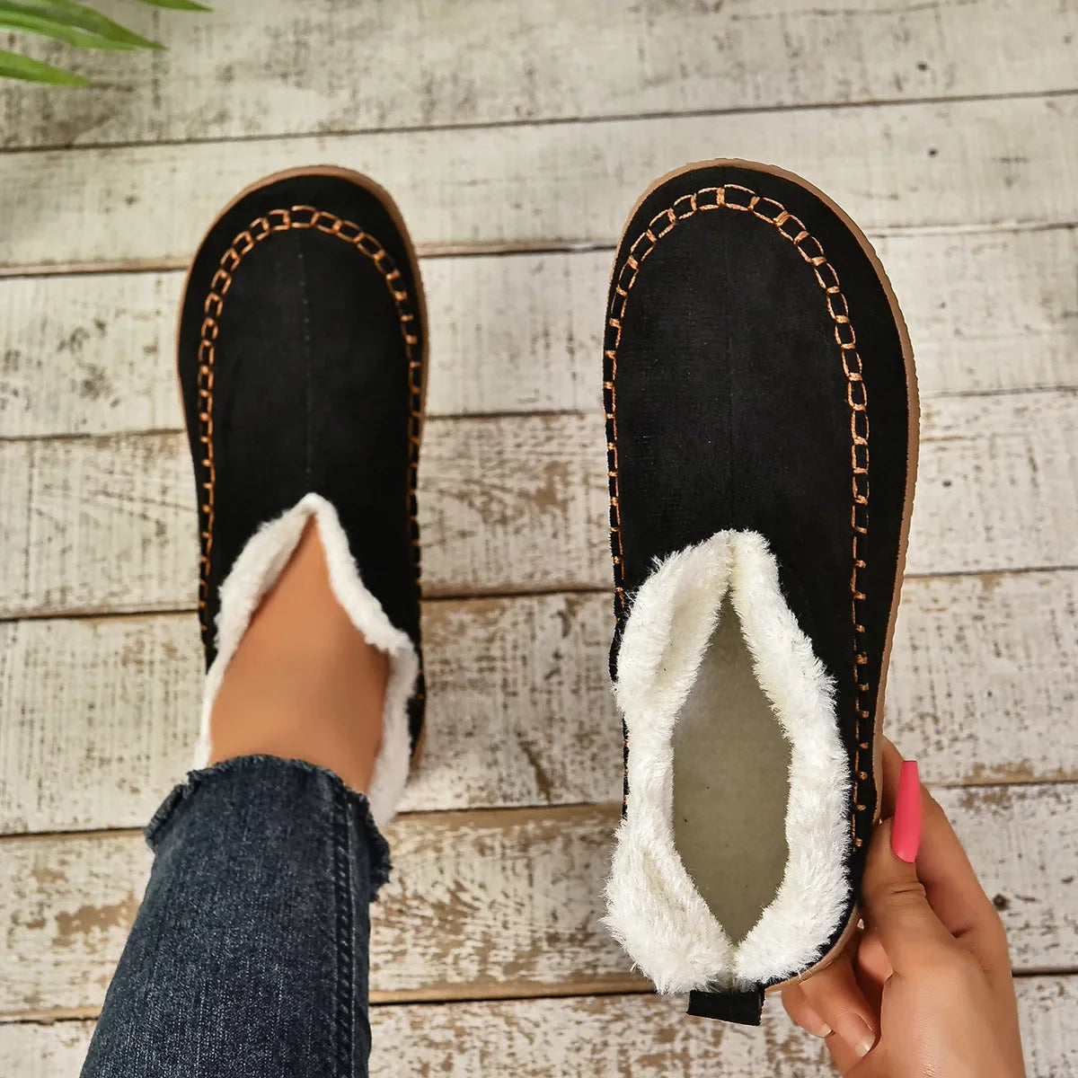 Women's suede ankle boots with faux fur lining