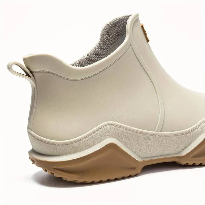 Women's waterproof ankle boots with chunky contrast sole