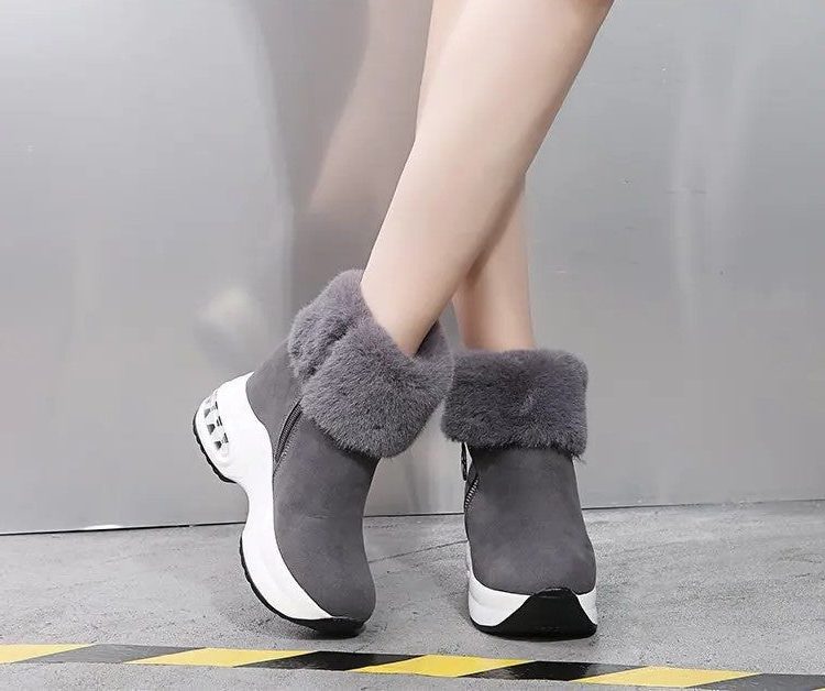 Eshe | Platform Lace-Up Snow Boots for Women