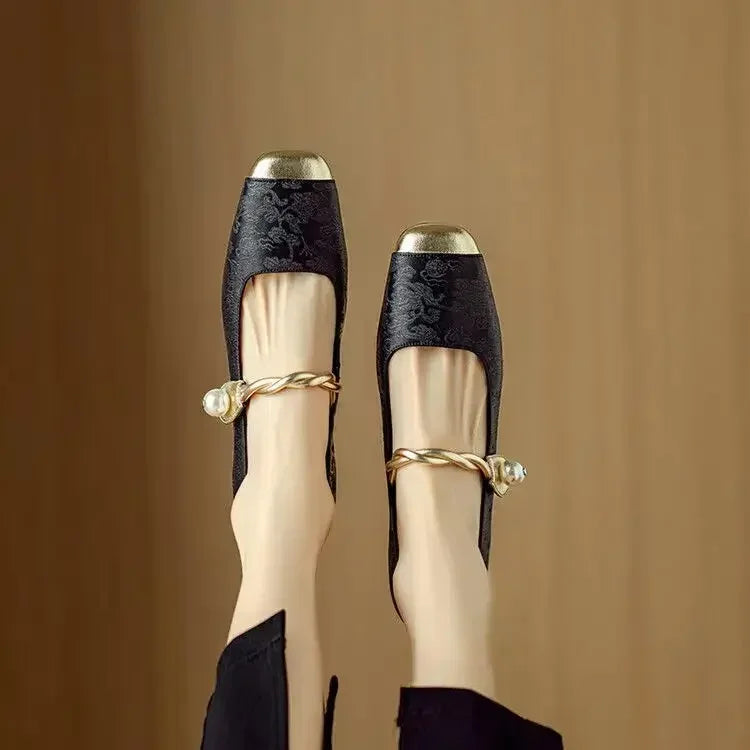 Naila Pumps