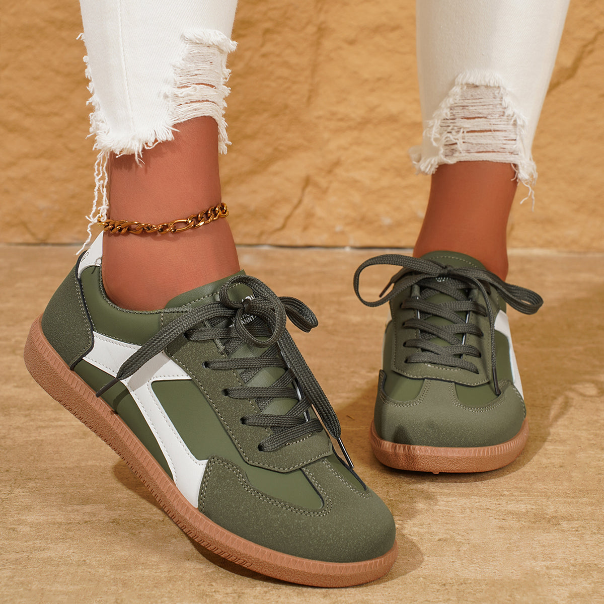 Vionni Sneakers