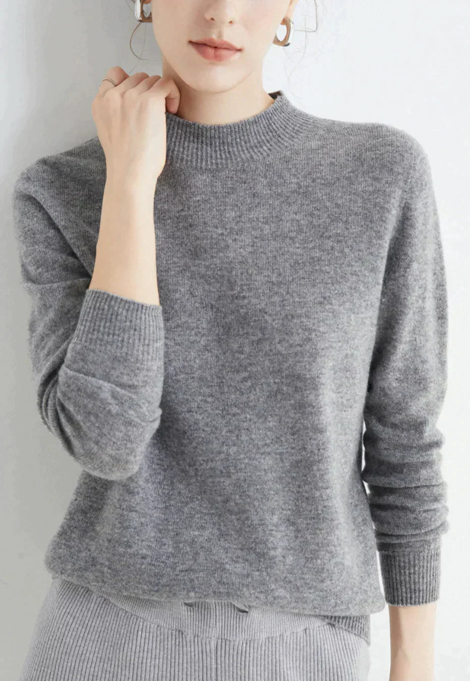 Gwendoline | Women's Ribbed Mock Neck Cashmere Knit Sweater with Ribbed Cuffs