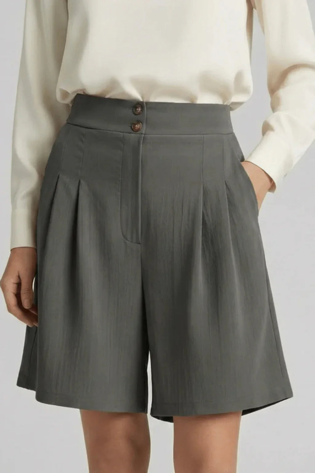 Naomi | Baggy Pleated Wide Leg Tailored Bermuda Shorts with Side Pockets
