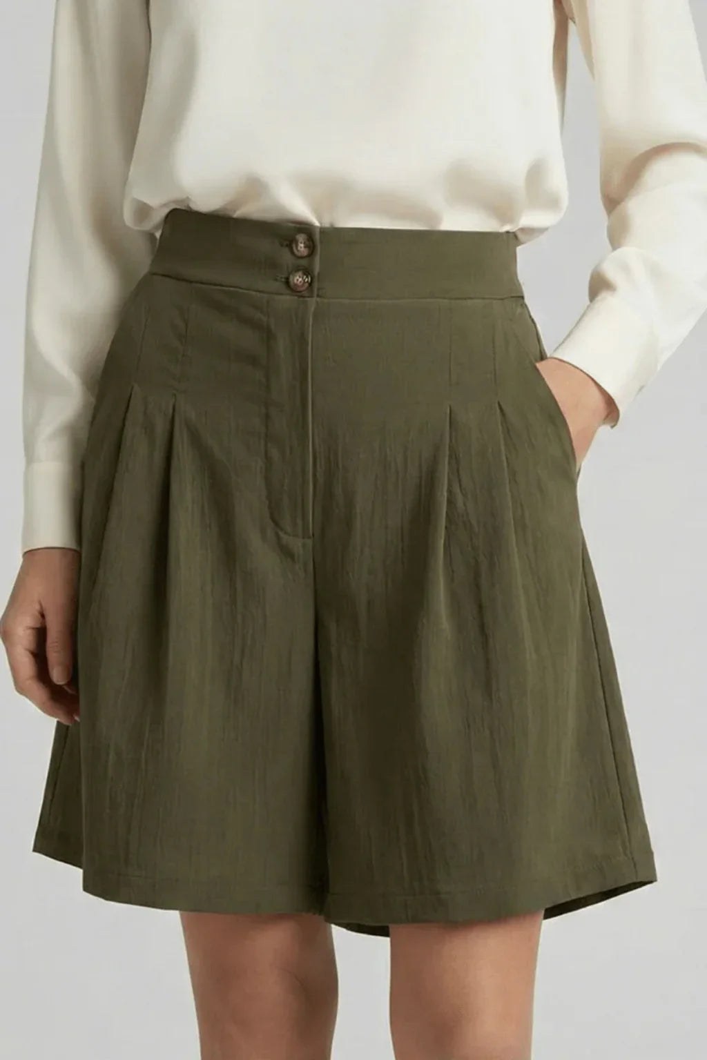 Naomi | Baggy Pleated Wide Leg Tailored Bermuda Shorts with Side Pockets
