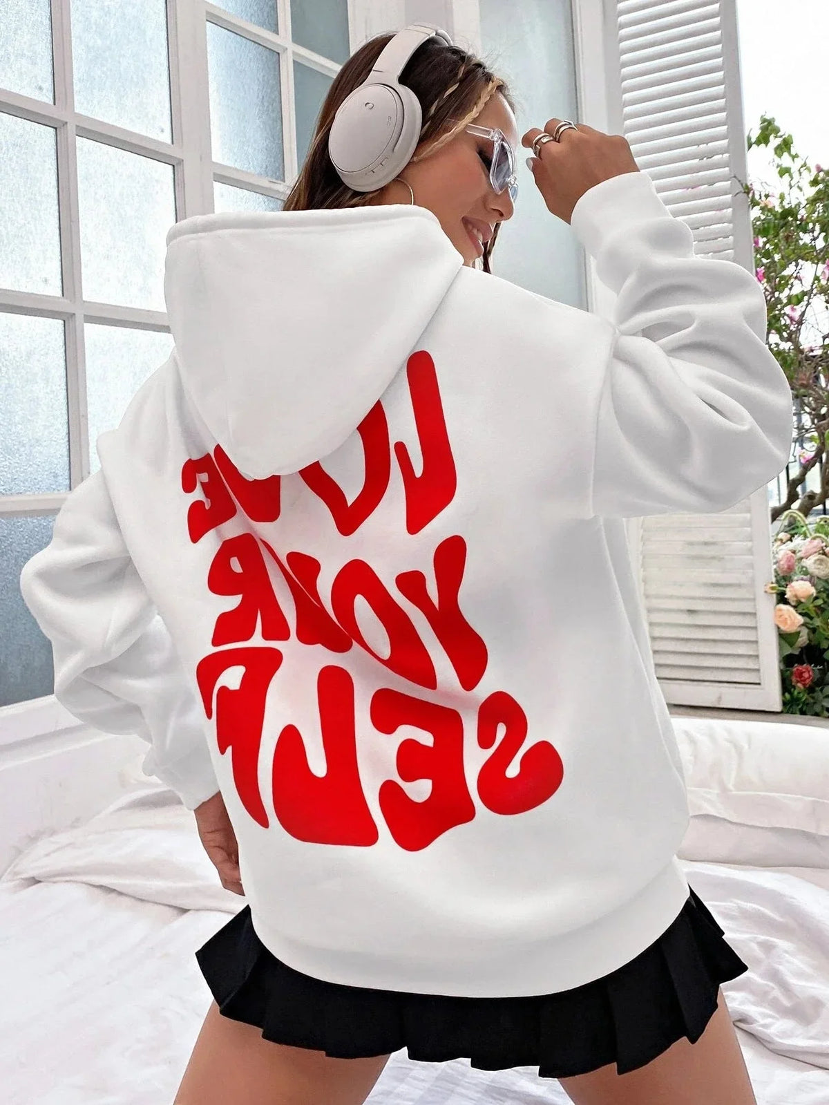 Women’s hoodie with drawstring hood and front kangaroo pocket
