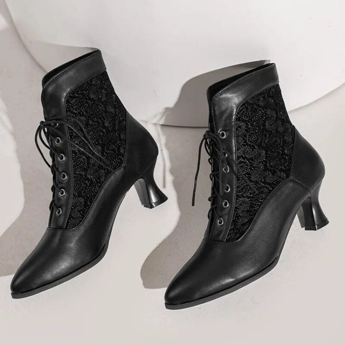 Women's Victorian Lace-Up Kitten Heel Ankle Boots